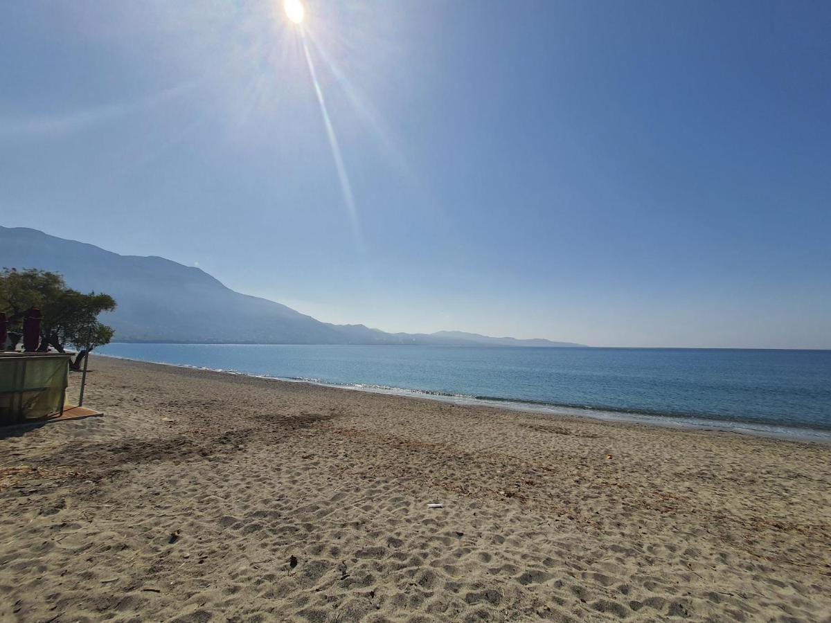 Seaside Beach Apartment Kalamata Bagian luar foto