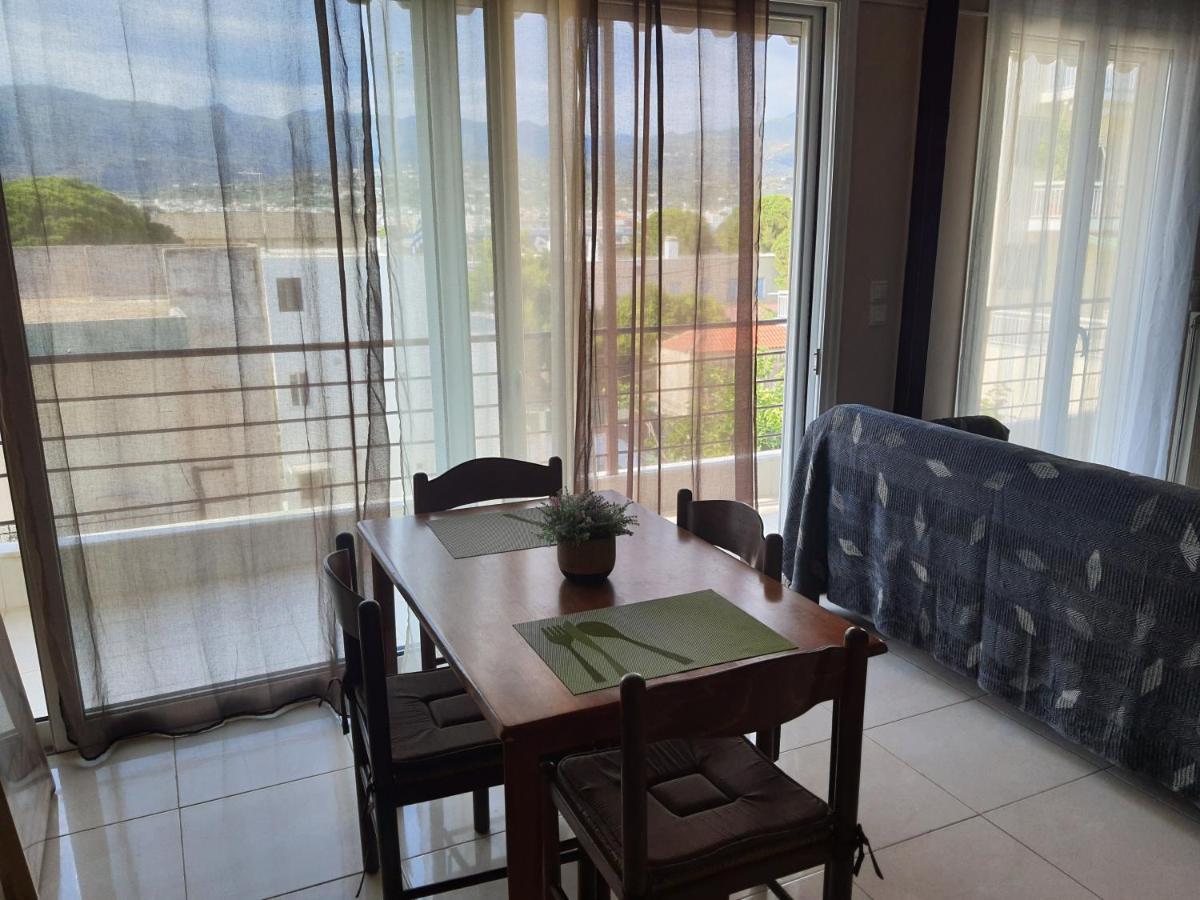Seaside Beach Apartment Kalamata Bagian luar foto